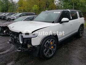 Rivian R1S